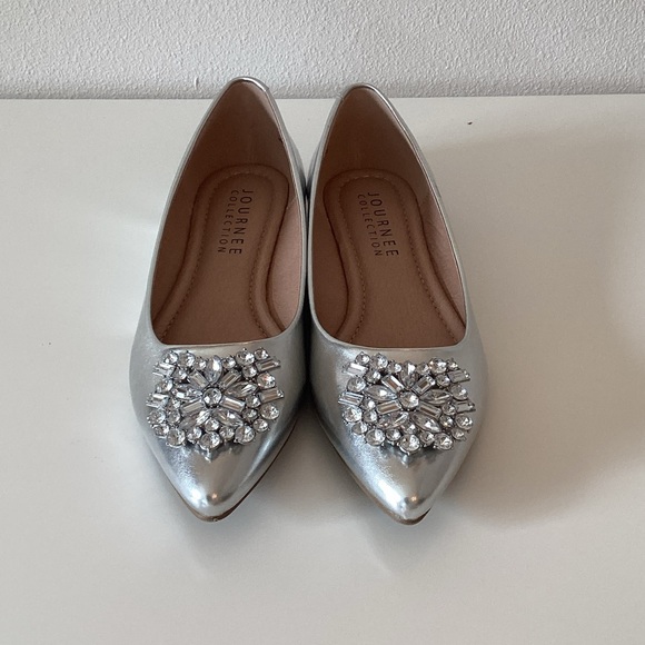 New WB Journee collection Louise et Cie Metallic Silver Embellished Loafers - Picture 5 of 5